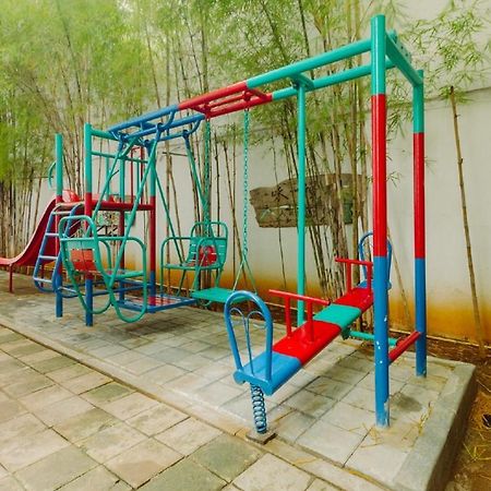 Urbanest Inn House Slipi Джакарта Екстериор снимка
