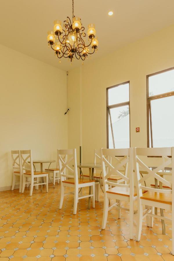 Urbanest Inn House Slipi Джакарта Екстериор снимка