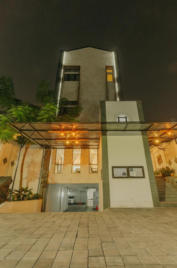 Urbanest Inn House Slipi Джакарта Екстериор снимка
