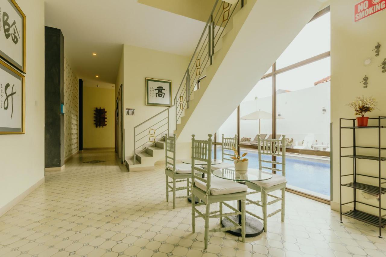 Urbanest Inn House Slipi Джакарта Екстериор снимка