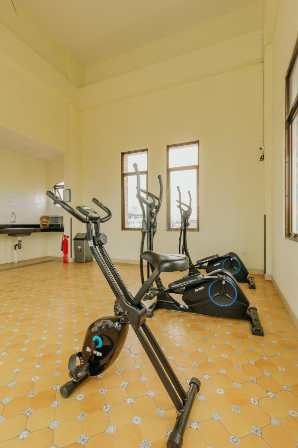 Urbanest Inn House Slipi Джакарта Екстериор снимка