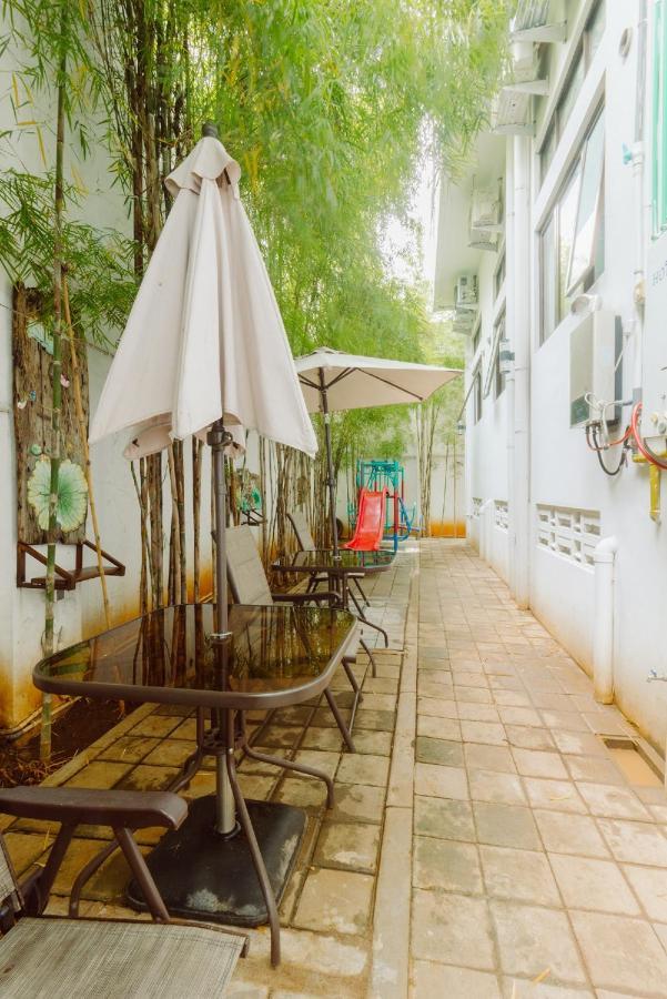 Urbanest Inn House Slipi Джакарта Екстериор снимка