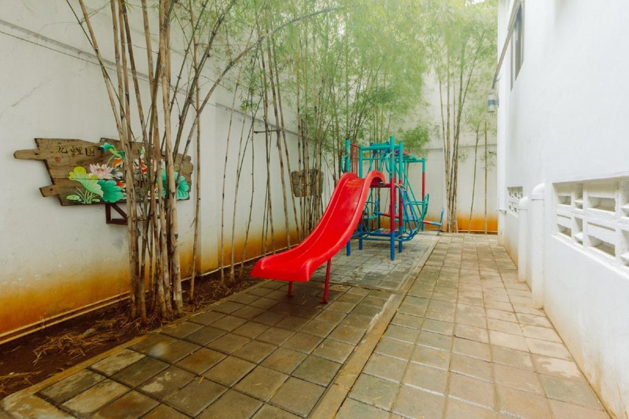 Urbanest Inn House Slipi Джакарта Екстериор снимка