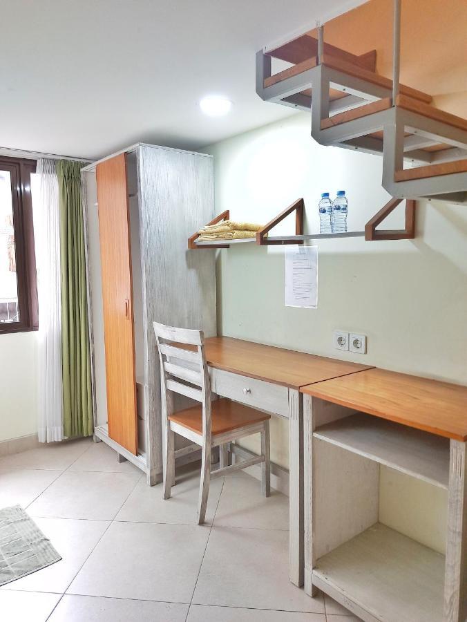 Urbanest Inn House Slipi Джакарта Екстериор снимка