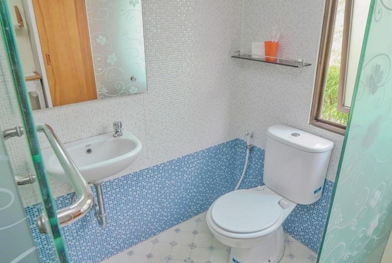 Urbanest Inn House Slipi Джакарта Екстериор снимка