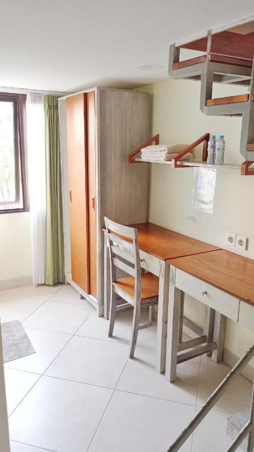 Urbanest Inn House Slipi Джакарта Екстериор снимка